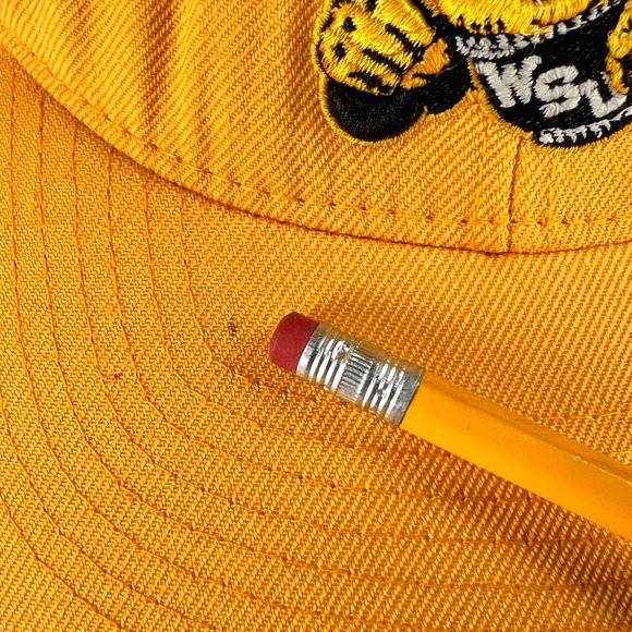 Vtg Wichita State Shockers NCAA Fitted 7 1/2 Cap Hat Zephyr Logo Mens WSU 90s - Picture 16 of 16